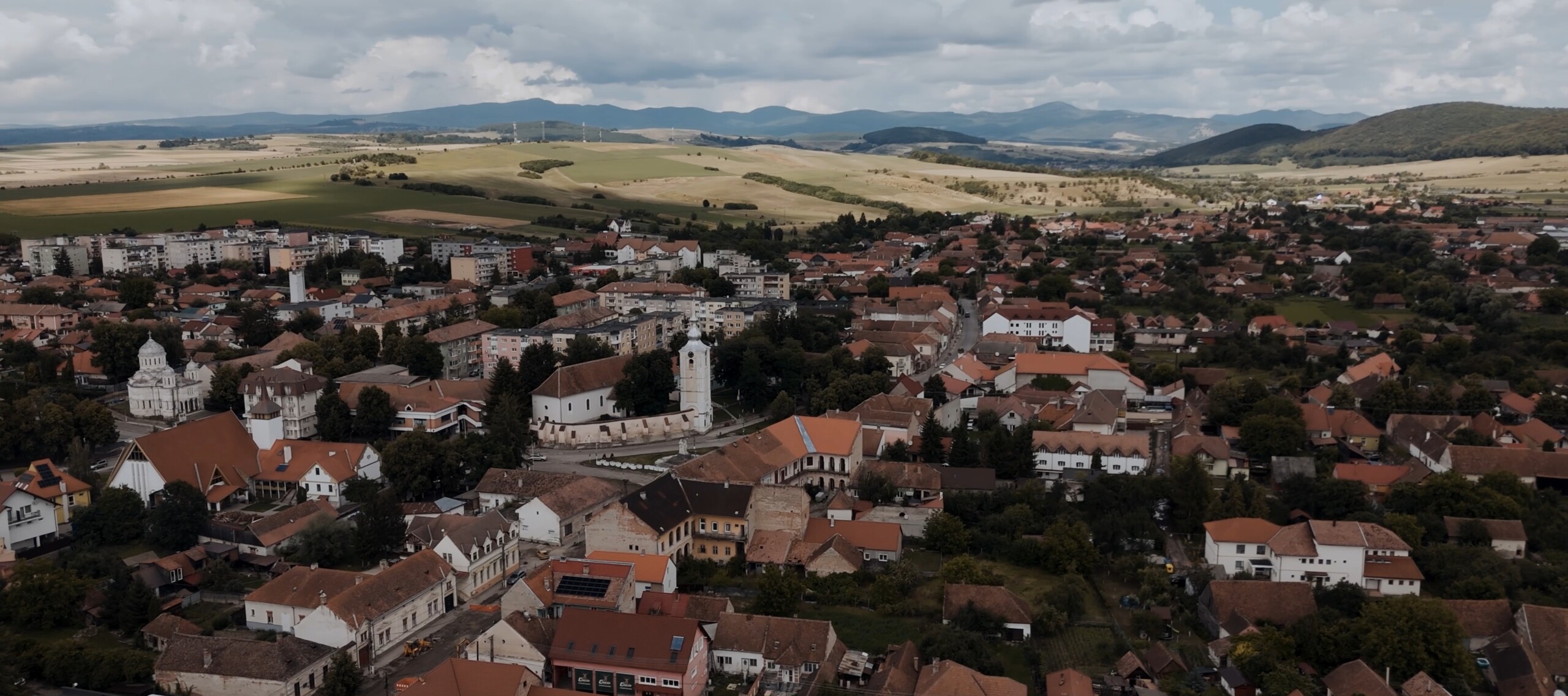Peisajul din jurul Castelului Daniel, Tălișoara, văzut din dronă