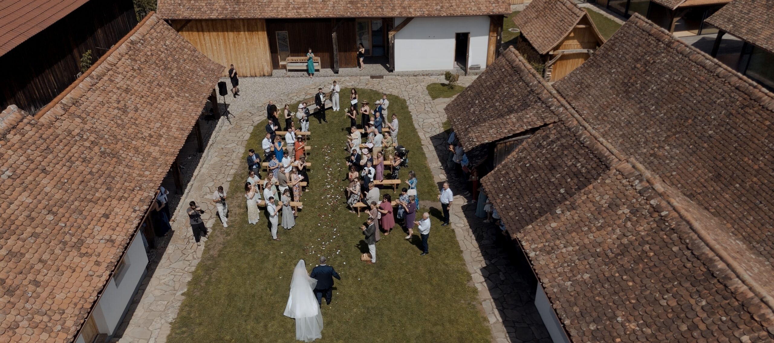 Ceremonia Dianei și a lui Richard în curtea de la Mesendorf Gasthaus